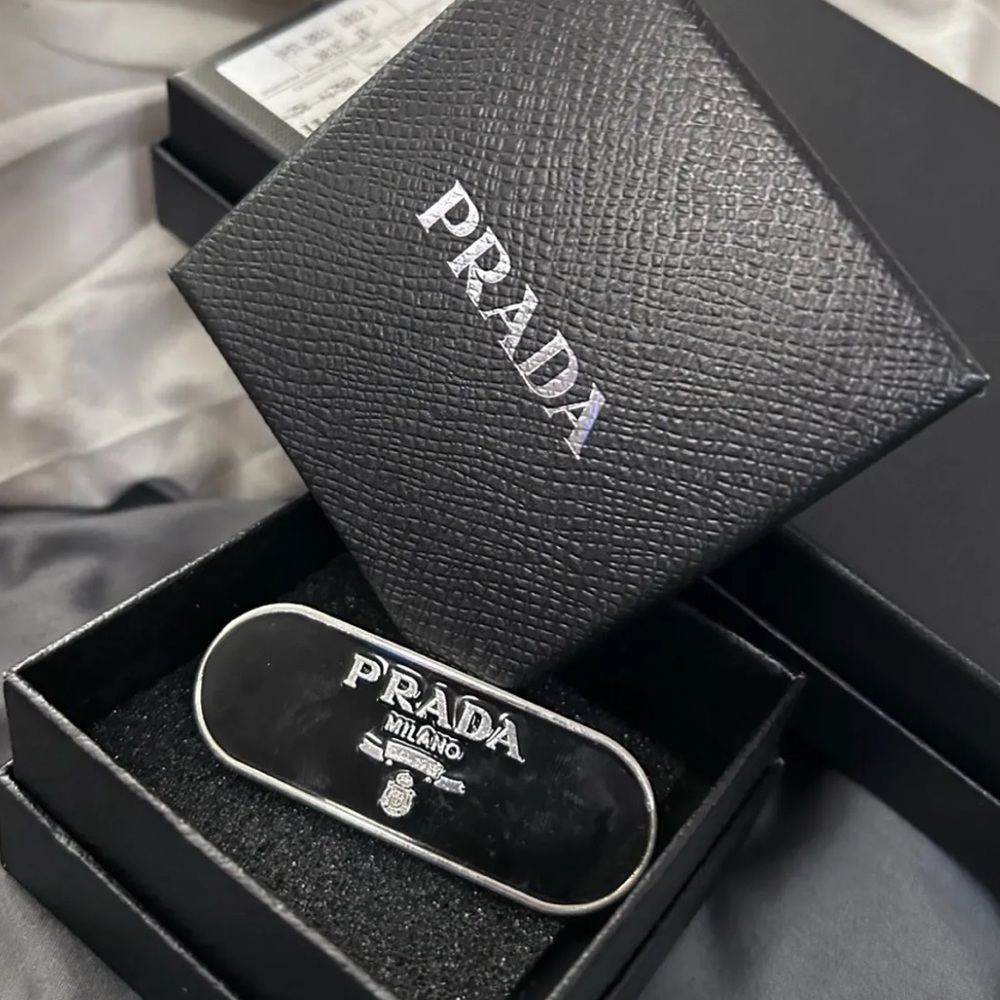 Authentic PRADA Logo hair clip - Picture 3 of 8